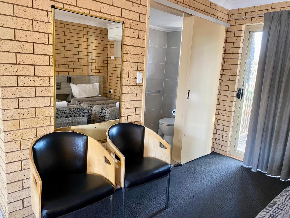 Tallarook Motor Inn Dubbo Extérieur photo