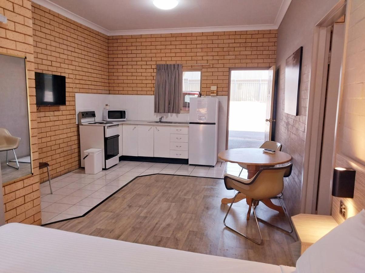 Tallarook Motor Inn Dubbo Extérieur photo