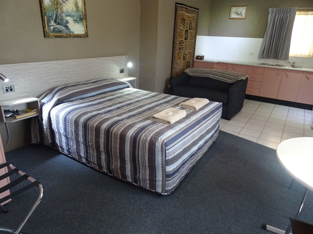 Tallarook Motor Inn Dubbo Extérieur photo