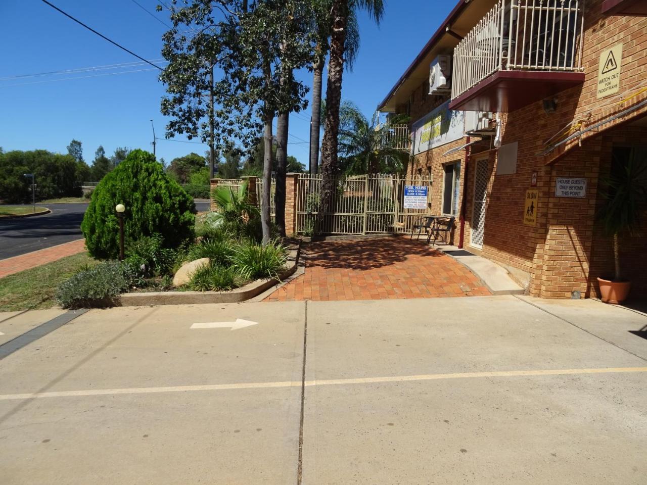 Tallarook Motor Inn Dubbo Extérieur photo